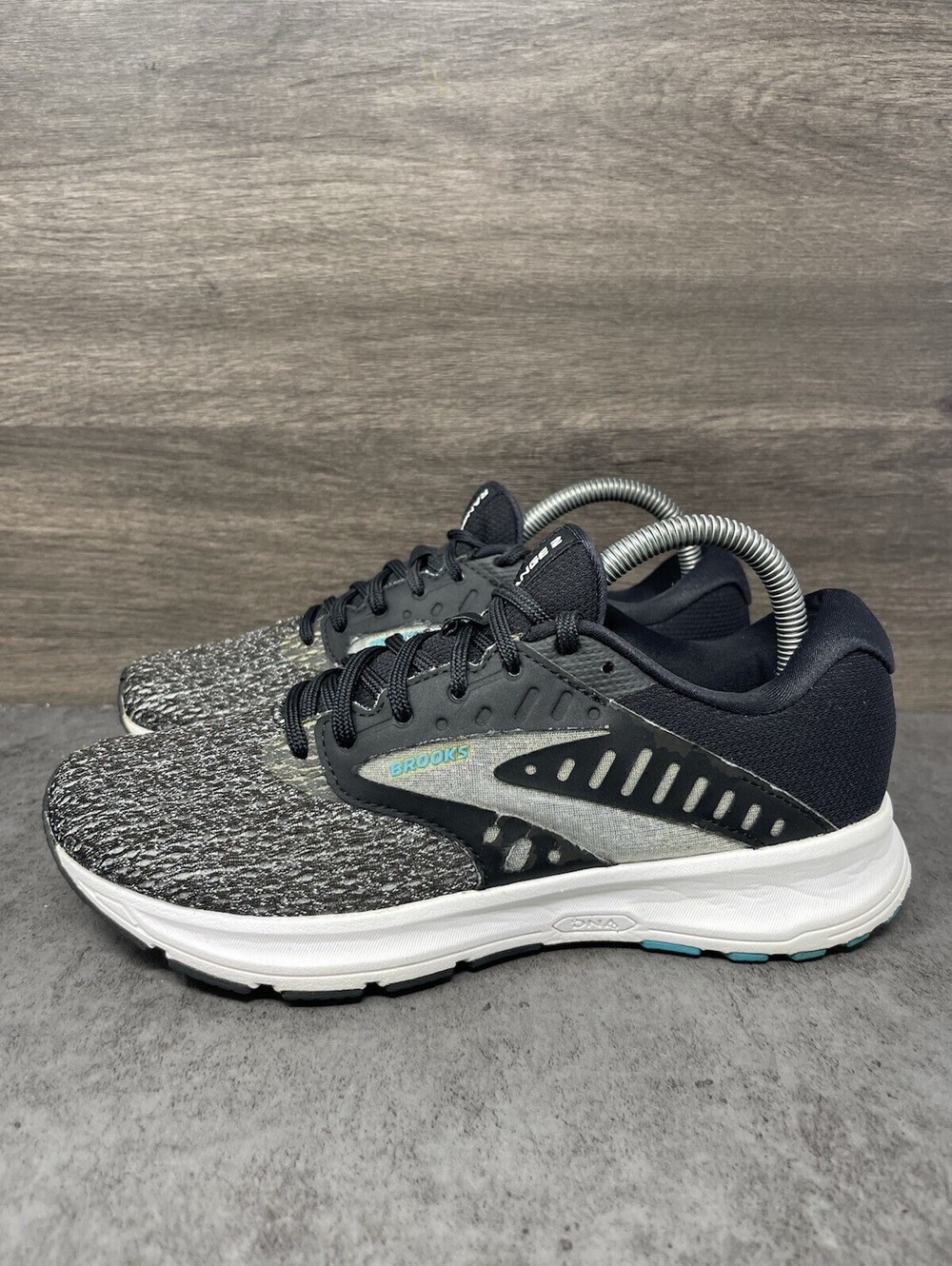 Brooks Range 2 Womens Size 7.5 B Black Gray Blue Running Shoes Road Trainer